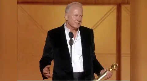Stellan Skarsgård en los Globos de Oro: "El cine debe ser visto en las salas de cine"