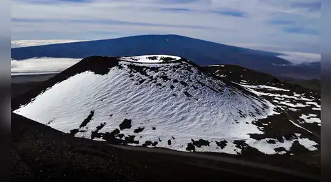 ¿Sabías que existe un volcán que supera al Everest por casi 2.000 metros, está 'cerca' de México y sería el más alto de la Tierra?