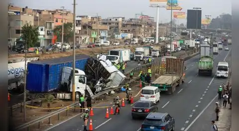 Choque múltiple entre cinco vehículos deja dos fallecidos y 8 heridos en la Panamericana Sur