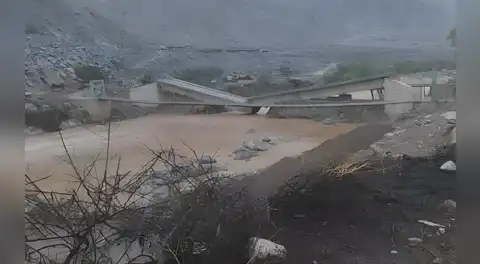 Colapsa puente en construcción en Ayacucho por intensas lluvias: obra estaba próxima a ser inaugurada