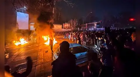 Régimen de Irán exige hasta US$7.000 para entregar los cuerpos de los manifestantes muertos a sus familias, según la BBC