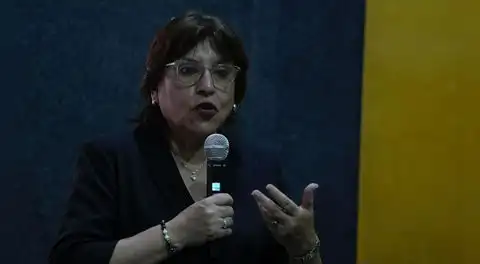 Delia Espinoza se lanza como candidata a la decanatura del CAL