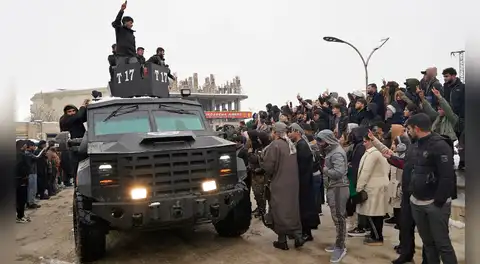 Siria y las fuerzas kurdas extienden alto el fuego por 15 días para apoyar el traslado de detenidos del Estado Islámico