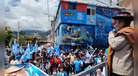 Absalón Vásquez en Ayacucho: rechazo de las víctimas y polémicas compañías