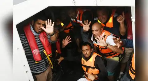 Así fue el rescate de 27 tripulantes de barco atunero que se incendió en altamar