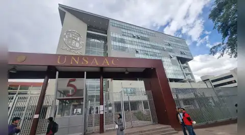 Policía interviene a tres presuntos 'suplantadores' durante examen de admisión en la Unsaac en Cusco