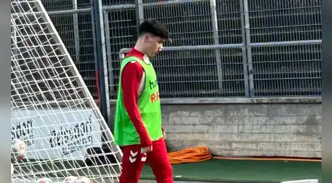 Felipe Chávez sufrió una hemorragia nasal: volante peruano tuvo accidentado entrenamiento en Colonia y tuvo que jugar con un tapón