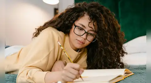 Estas 3 actividades sencillas a lo largo de la vida pueden reducir hasta en 38% el riesgo de Alzheimer, según estudio