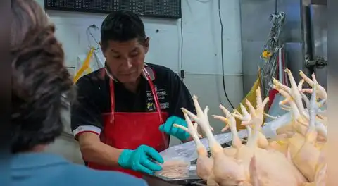 Exigen plan de contingencia al Midagri ante alza de precios del pollo y alimentos por intensas lluvias