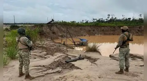 Ejército destruye maquinarias y equipos de mineros ilegales valorizados en S/15 millones