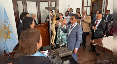 Gunther Gonzales juró como representante del CAL ante el JNE tras ser proclamado como ganador en las elecciones