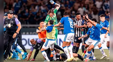 Partido en Brasil termina con 23 expulsados e impone nuevo récord: la escandalosa pelea en la final entre Cruzeiro y Atlético Mineiro
