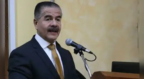 Luis Quiroz presenta su renuncia como ministro de Salud
