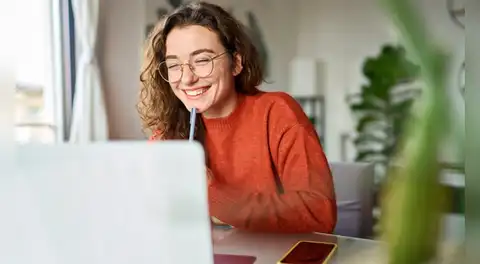 Científicos estudiaron el trabajo remoto durante 4 años y concluyen que trabajar desde casa nos hace más felices