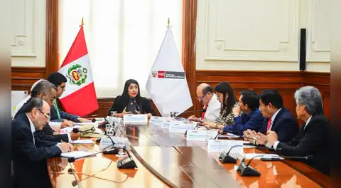 Héctor Valer, vocero de Somos Perú, anunció que dará voto de confianza al gabinete de Denisse Miralles