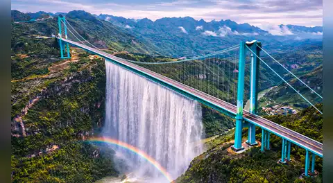China rompe un récord al crear un puente con cascada que reduce viajes a 2 minutos y supera 2 veces el tamaño de la Torre Eiffel