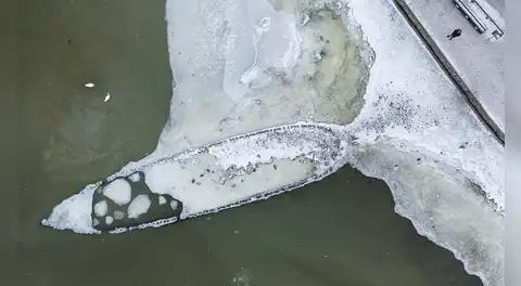 Un espectáculo inusual en el Mar Báltico: un naufragio de 400 años de antigüedad queda al descubierto debido al bajo nivel del mar