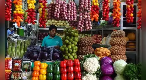 Inflación de alimentos supera el 4% y es más que el índice general: ¿Qué está detrás de esta mayor alza, según el BCR?