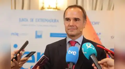 Raúl Tola: “La posición de Mario Vargas Llosa frente a la literatura siempre fue la misma, nunca cambió”