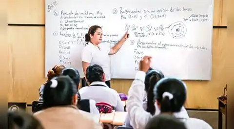 Promulgan ley de pensiones para maestros jubilados y cesantes: conoce los detalles de la ley 32581