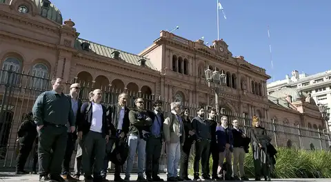 Milei cierra el ingreso de la prensa a la Casa Rosada por supuesto espionaje y en plena crisis de corrupción