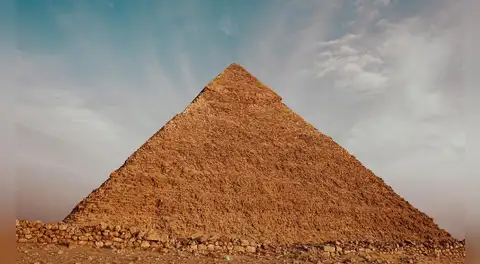 Los arqueólogos introdujeron un robot en la gran pirámide y quedaron asombrados: un corredor oculto que cambiará la historia