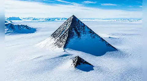 La misteriosa 'pirámide' de la Antártida tiene una explicación científica y no fue creada por los humanos como en Egipto