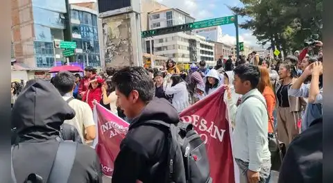 Estudiantes de la UNSAAC toman campus universitario: siguen protestas por alza de pasajes en Cusco