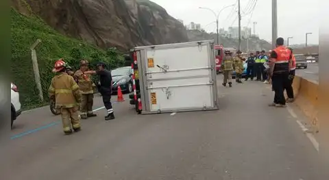 Accidente en la Costa Verde interrumpe tránsito a la altura de playa La Pampilla en Miraflores
