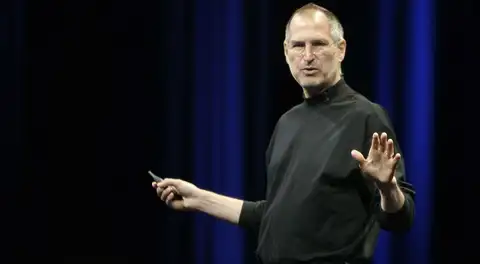 La regla de Steve Jobs para evitar reuniones innecesarias y mejorar la productividad en su empresa