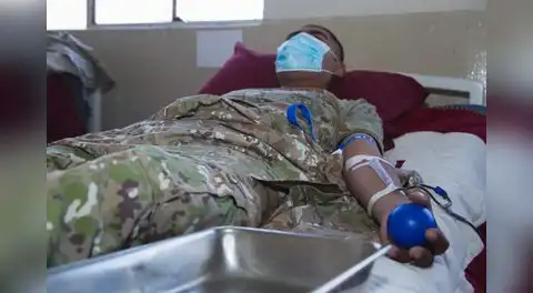 120 soldados donan sangre para niños con cáncer en el Cusco