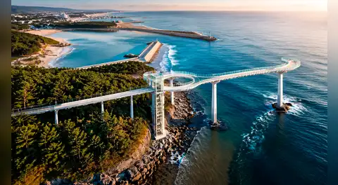Corea del Sur desafía la ingeniería con una pasarela gigante de 108 m sobre la unión del río y el mar: inversión supera US$5 millones