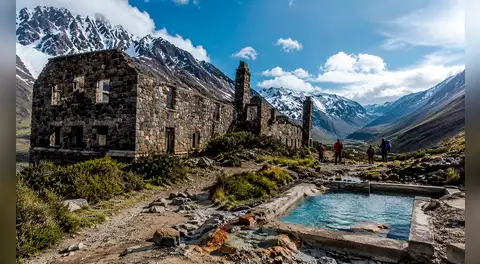 El hotel abandonado a 24 km del accidente de 'La sociedad de la nieve' que hoy es refugio para visitantes del memorial en los Andes