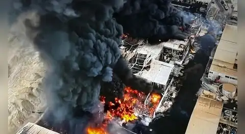 Feroz incendio en fábrica de químicos moviliza a más de 20 unidades de Bomberos en Lurín