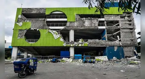 Devastador sismo de magnitud 7,8 en Filipinas deja al menos 35 fallecidos, varios desaparecidos y derrumbes