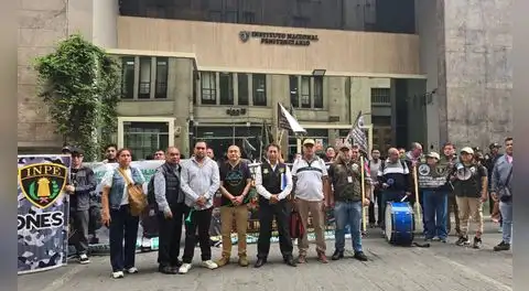 Trabajadores del INPE protestan frente a sede central por mejoras salariales y seguridad laboral: “No nos dan las condiciones”