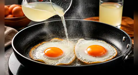 ¿Quieres huevos fritos perfectos? Olvida el aceite y usa este ingrediente secreto para potenciar su sabor