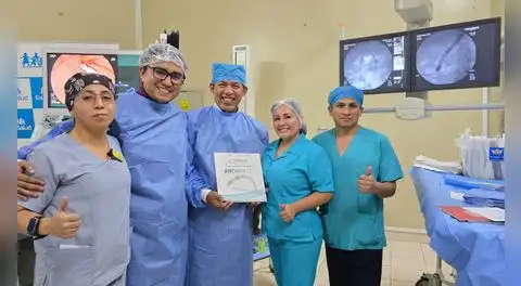 EsSalud implanta por primera vez una prótesis biliar biodegradable