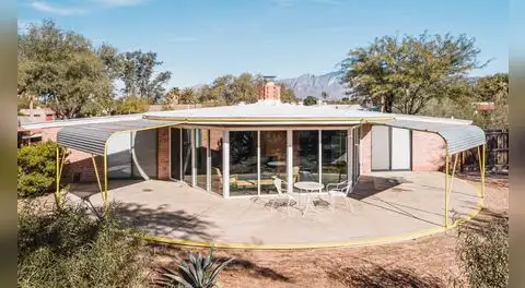La casa construida en los años 50 que se adelantó décadas a la arquitectura sostenible y hoy sigue siendo un referente mundial de eficiencia bioclimática