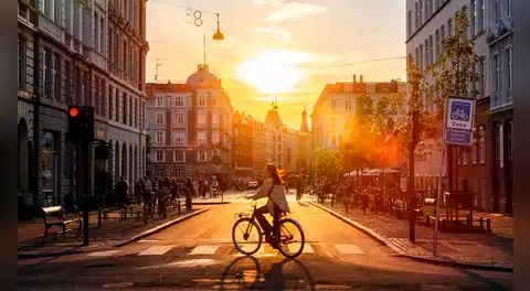 No es Paris, ni Roma: la ciudad que decidió desaparecer los coches del centro y terminó convirtiéndose en el mejor lugar del mundo para caminar
