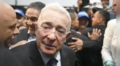 Justicia de Colombia abre investigación contra Álvaro Uribe por homicidio agravado y presuntos nexos con paramilitares