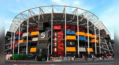 Este millonario país utilizó el primer estadio desmontable en la historia de los Mundiales: construido con 974 contenedores marítimos