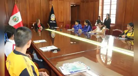 Jueces de paz escolar reciben capacitación para prevenir el ciberbullying en colegios de La Libertad