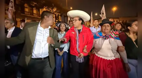 Roberto Sánchez encabeza movilización en defensa del voto: "El pueblo exige justicia electoral"