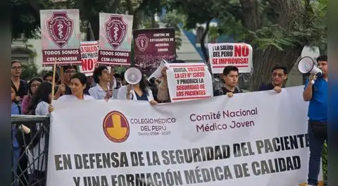 Colegio Médico protesta contra autógrafa que permite reconocer experiencia y estudios en el extranjero para ser especialista