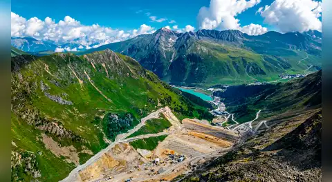A más de 2.000 metros en los Alpes nace una megaobra eléctrica única: un lago artificial que se convierte en la batería de Europa