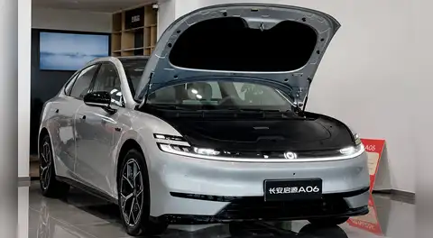 China presenta el primer vehículo eléctrico del mundo con batería de iones de sodio: recorre 400 kilómetros con una sola carga