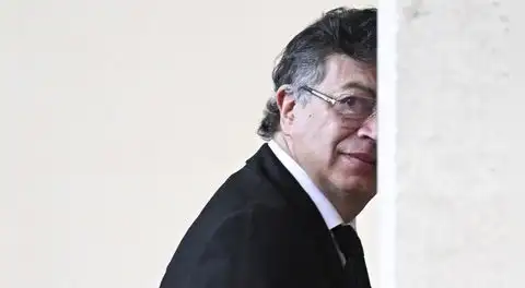 Equipo de Abelardo de la Espriella afirma que Gustavo Petro debe ser juzgado en medio de tensa transición presidencial