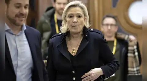 Ultraderechista francesa Marine Le Pen condenada a un año de prisión domiciliaria por malversación de fondos en Francia
