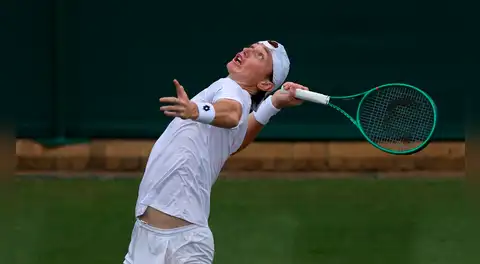 Ignacio Buse no pudo avanzar en el ATP 250 de Gstaad: cayó 2-0 ante Stefanos Tsitsipas y quedó eliminado